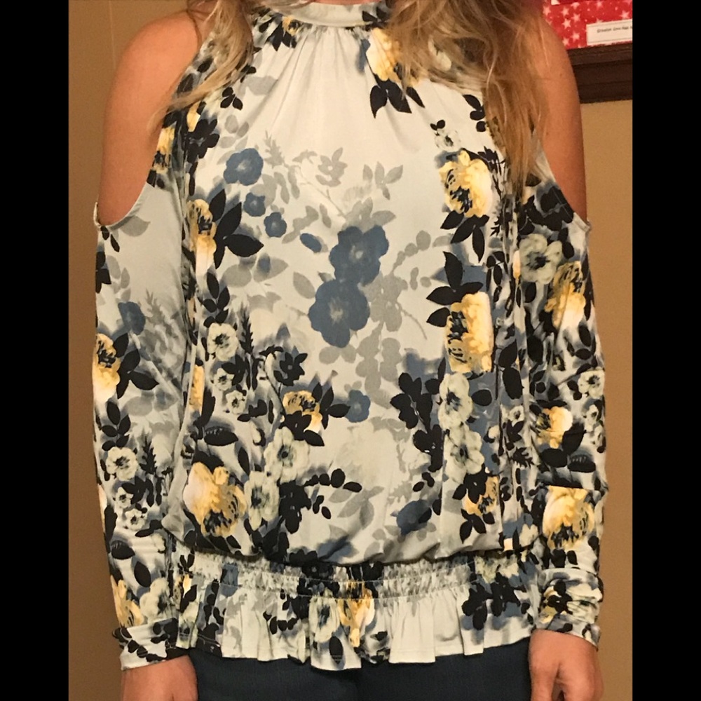 Cold shoulder top